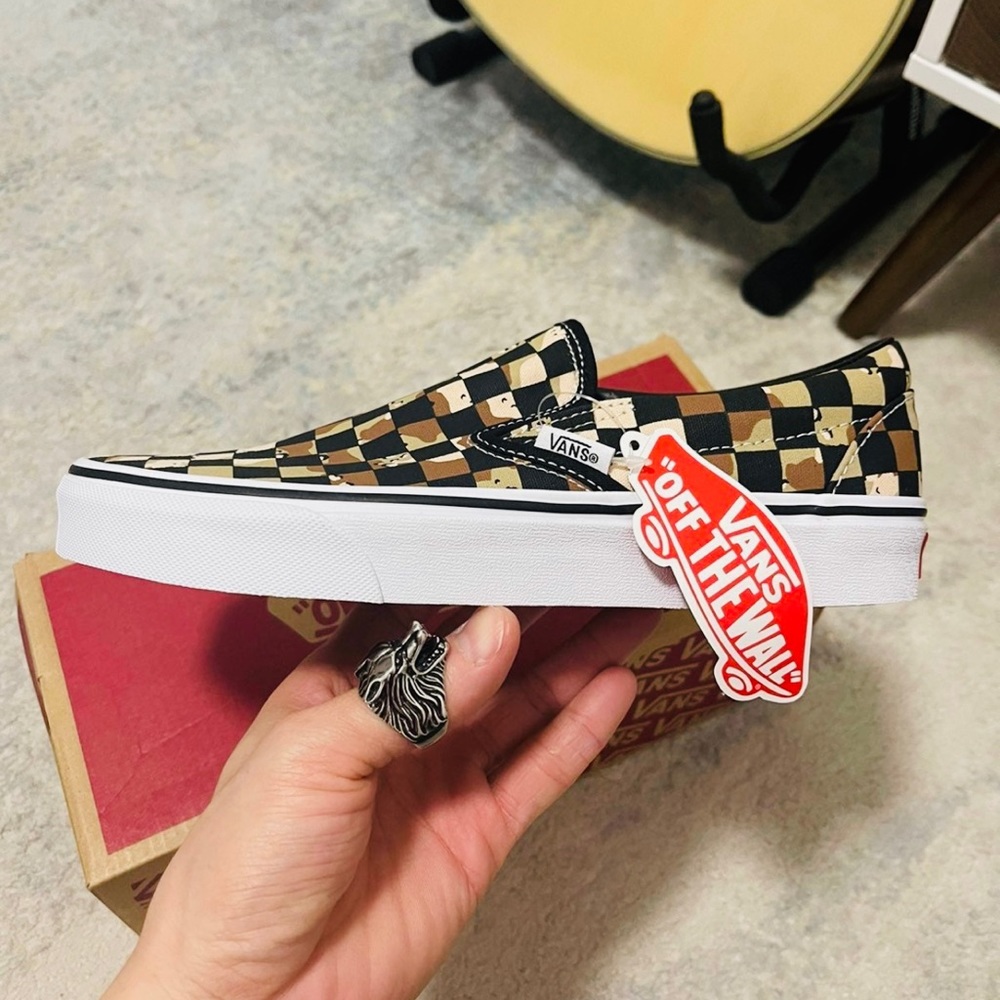 NIB Women Size 7.5 Vans Classic Slip-on Checkboard Shoes Camo-desert/True White - Picture 3 of 11